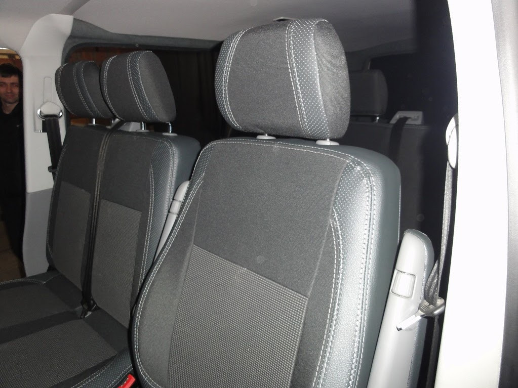 Авточехлы (кожзам и ткань, Premium) Полный салон и передние (2 и 1) для Volkswagen T5 Caravelle 2004-2010 гг - фото 1 - id-p2111197087
