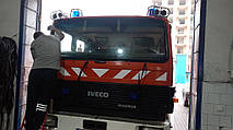  Виробництво та заміна лобового скла триплекс на пожежній машині Iveco Magirus 120 у Нікополі (Україна). 5