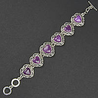 Браслет жіночий сріблястого кольору серця з ліловими камінчиками застібка тогл довжина 22 см ширина 25 мм