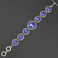 Браслет жіночий сріблястого кольору круглий із візерунками та камінням лазурит застібка тогл довжина 22 см ширина 25 мм