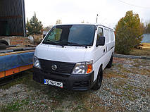 Виробництво та заміна лобового скла триплекс на автобусі Nissan Urvan у Нікополі (Україна). 5