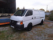 Виробництво та заміна лобового скла триплекс на автобусі Nissan Urvan у Нікополі (Україна). 6