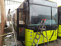 Виробництво та заміна лобового скла триплекс на автобусі Volvo B7RLE VEST Center у Нікополі (Україна). 2