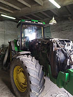 Виробництво та заміна лобового скла триплекс на тракторі John Deere 8200 у Нікополі (Україна).