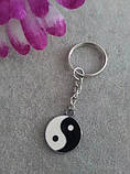 Брелок інь-янь чорне і біле амулет тай чі, фото 2