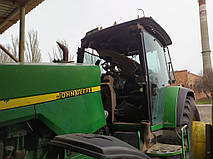 Виробництво та заміна лобового скла триплекс на тракторі John Deere 8300 у Нікополі (Україна). 1