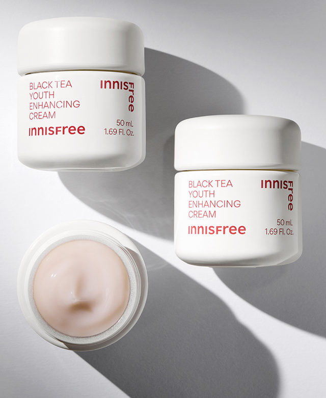 Омолоджувальний крем Innisfree Black Tea Youth Enhancing Cream