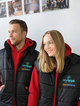 Одяг з логотипом