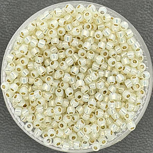 Жуынатын бөлмедегі жалаңаш әйелдердің суреттері