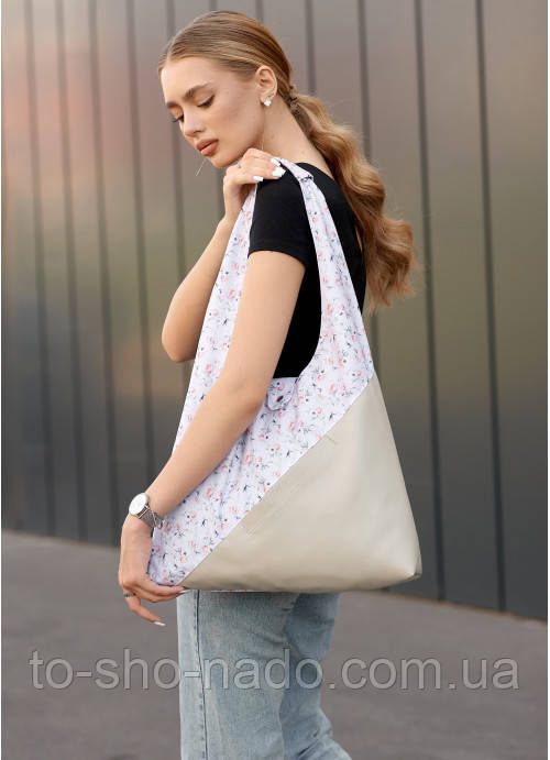 Жіноча сумка Sambag хобо M біла з квітковим принтом