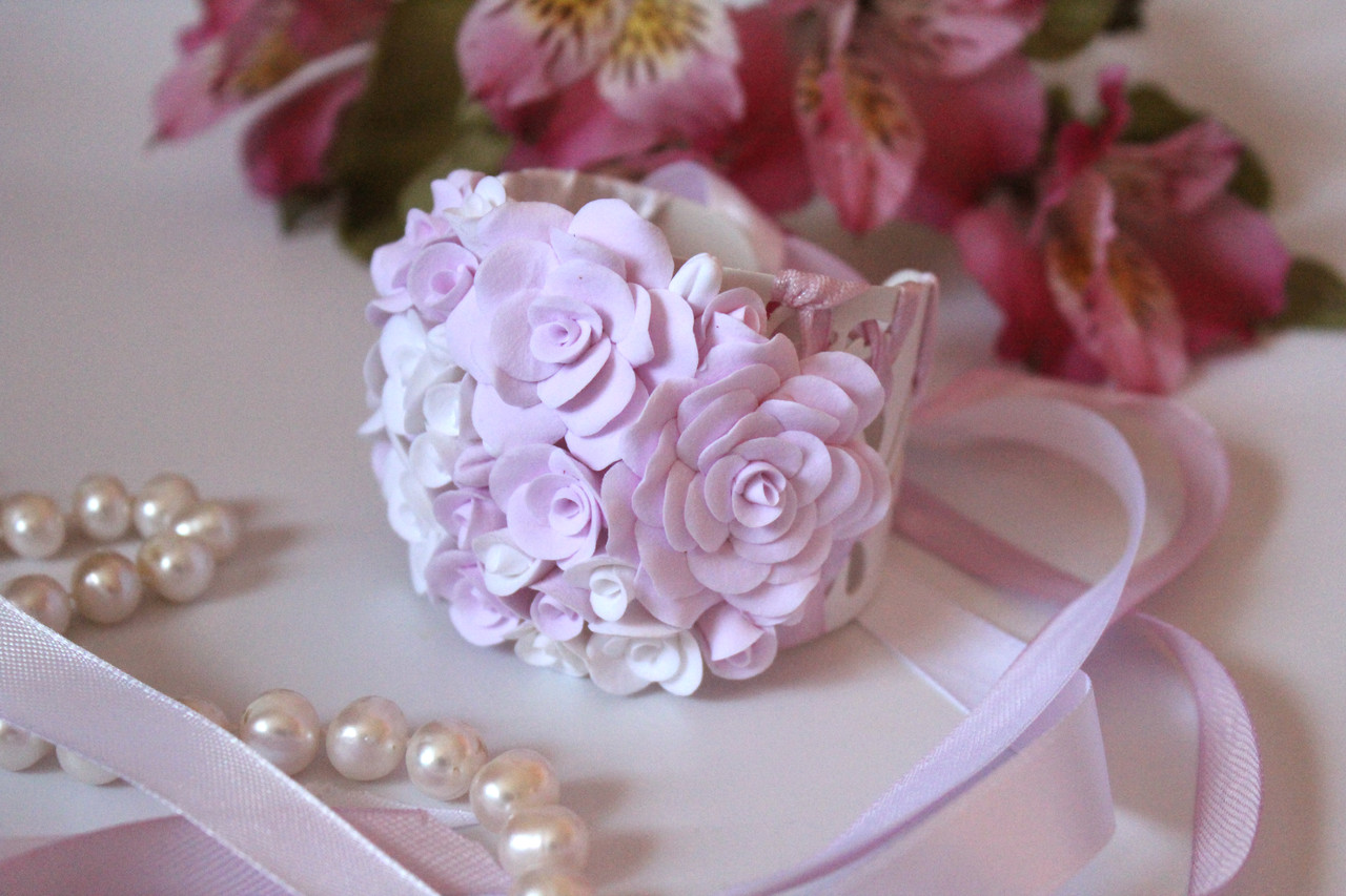 Нежный браслет на руку с цветами из полимерной глины "Бело-розовые розы" - фото 5 - id-p84865161