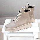 Шкіряні жіночі демісезонні черевики бежевого кольору на бежевій підошві, фото 2