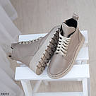 Шкіряні жіночі демісезонні черевики бежевого кольору на бежевій підошві, фото 3