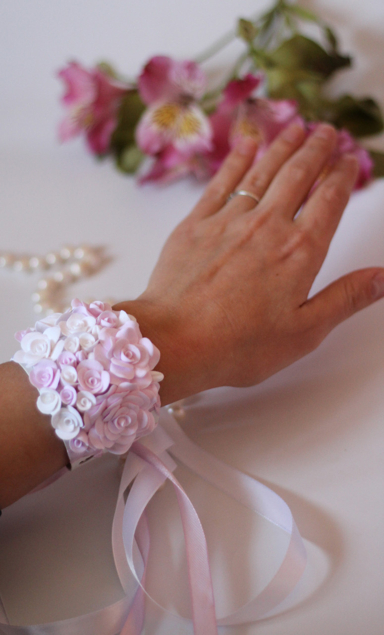 Нежный браслет на руку с цветами из полимерной глины "Бело-розовые розы" - фото 3 - id-p84865161