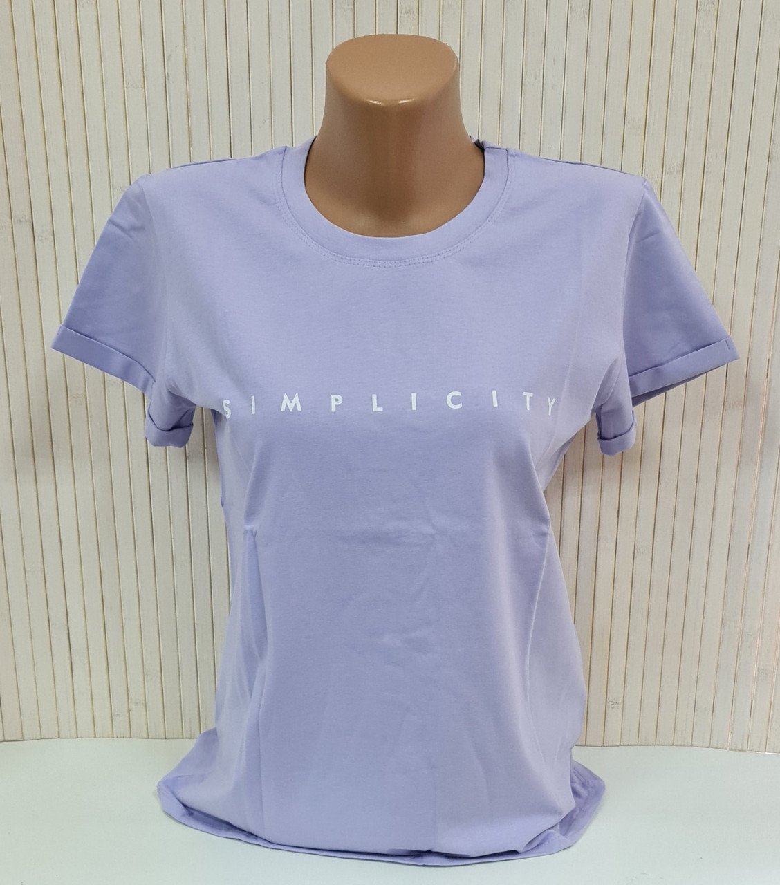 Футболка жіноча бавовняна з принтом круглим коміром