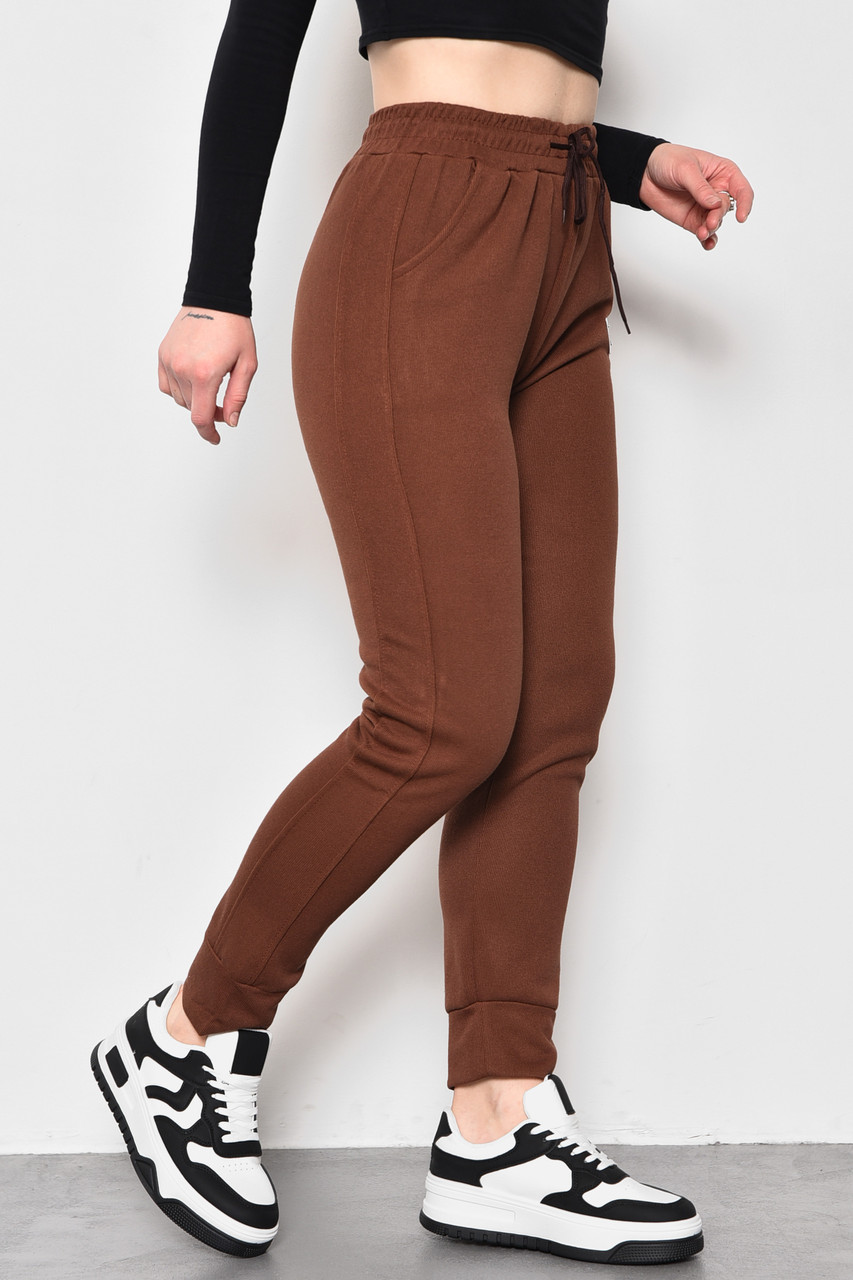 Спортивні штани жіночі трикотажні коричневого кольору 174465P