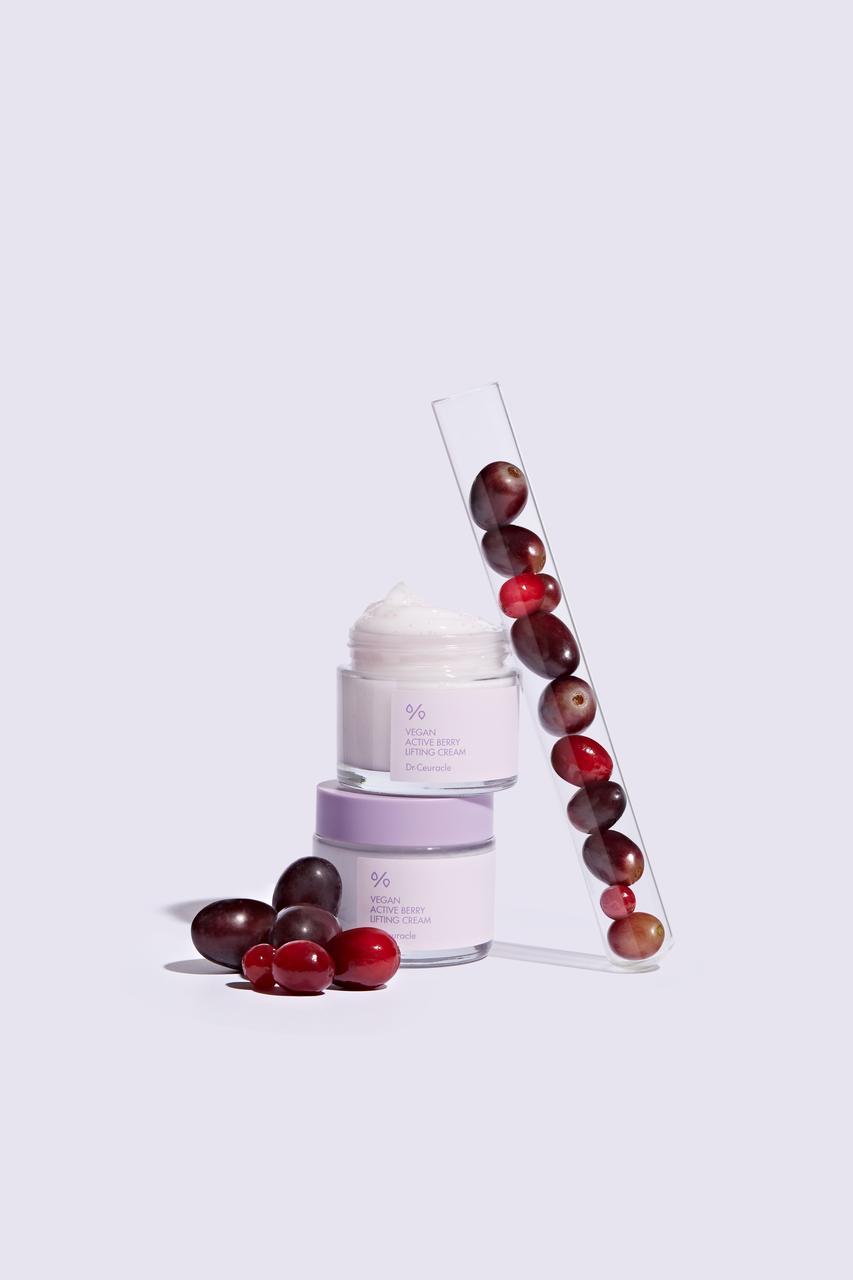 Лифтинг крем-гель с ресвератролом и экстрактом клюквы Dr.Ceuracle Vegan Active Berry Lifting LD, код: 8289979 - фото 2 - id-p2111757889