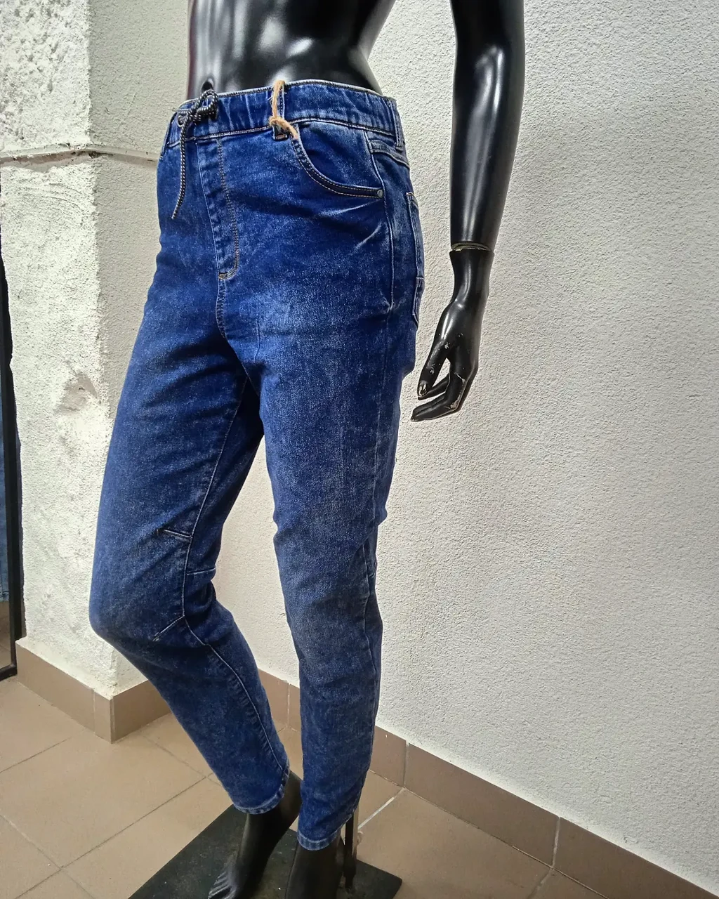 Жіночі джинси Denim. Розмір 14/M/L  Модель мом із високою посадкою Стрейч