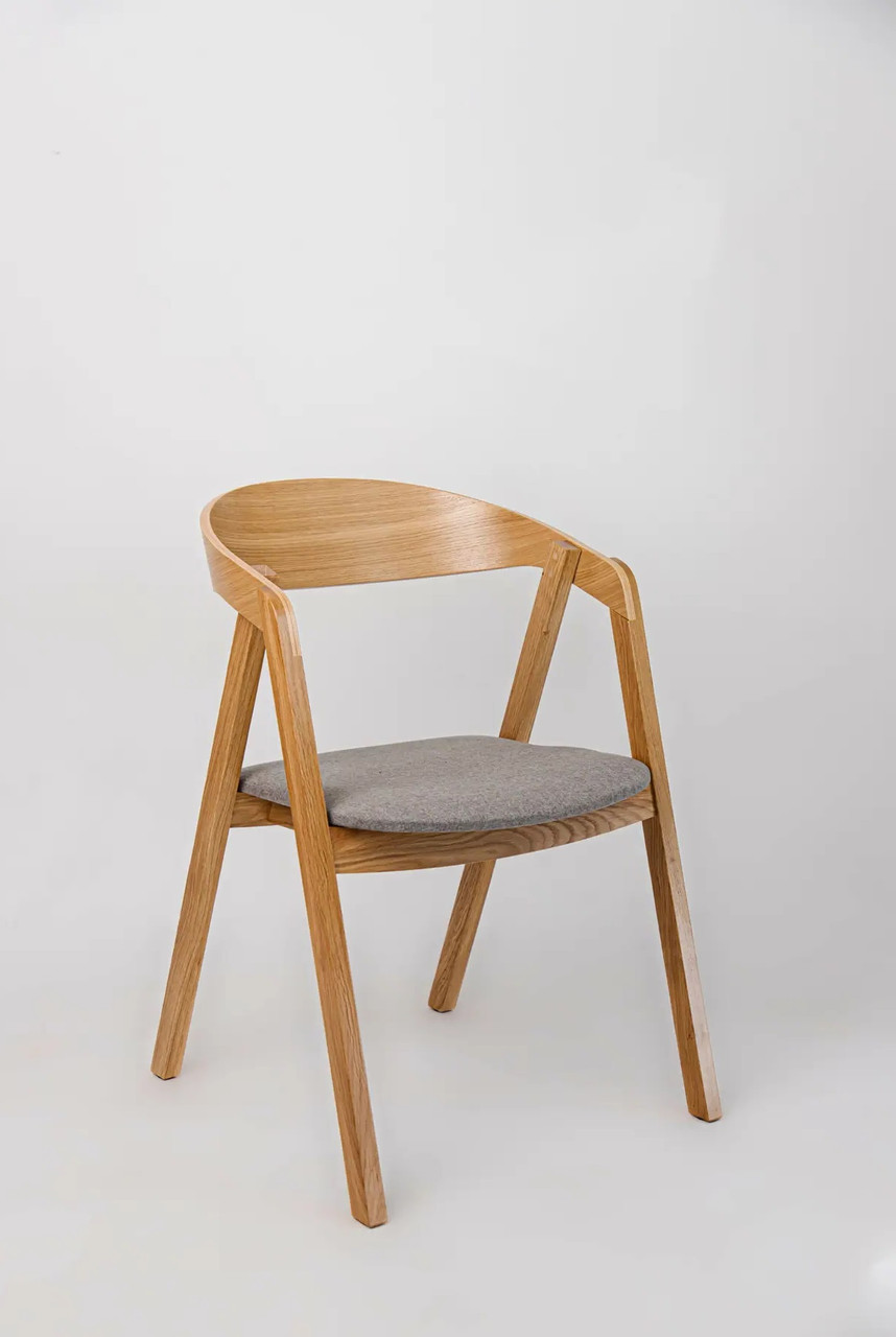 Дизайнерский стул "GURU Tender" деревянный с мягким сидениям