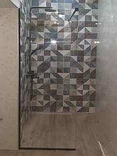 Душові перегородки в чорному профілі. Перегородки для душу під замовлення.