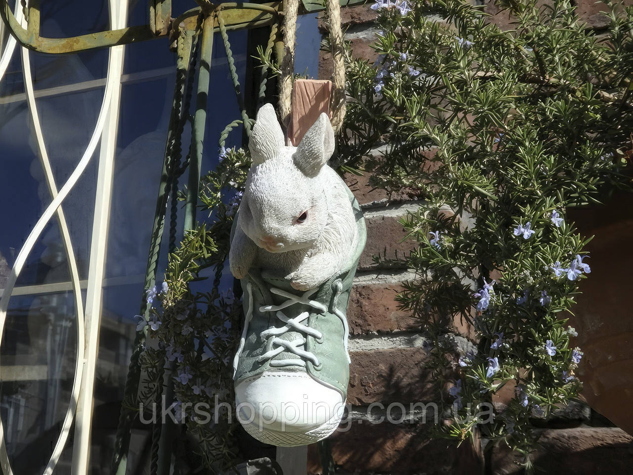 Декоративная фигурка для сада Engard "Кролик в ботинке" 22х9х19 см статуэтка в сад, садовая фигура (SH) - фото 2 - id-p2112329380