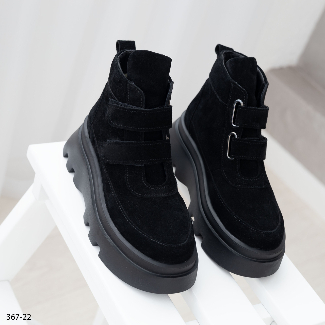 Зимові замшеві жіночі черевики з липучками, фото 1