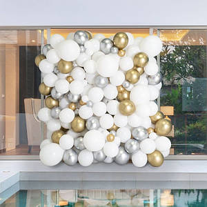 Стіна з кульок  Біла із золотом та сріблом (230 кульок)