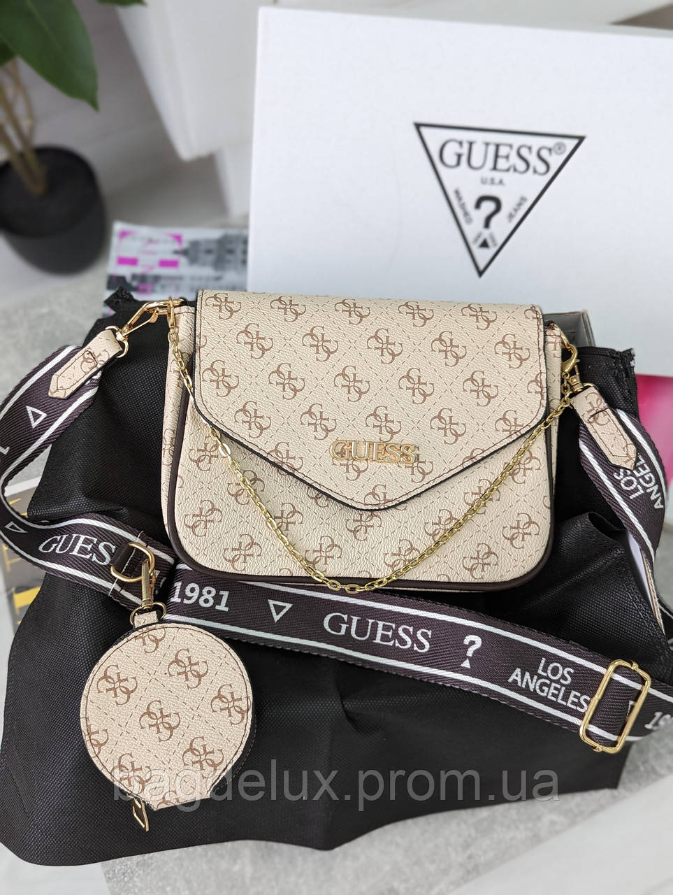 Сумка женская Guess молочная Гесс кросс-боди 2 в 1 - фото 1 - id-p2112389079