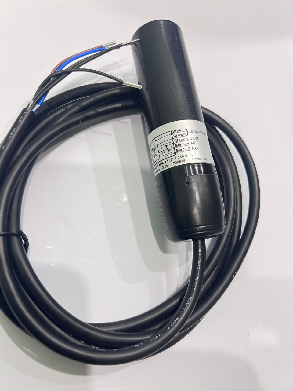 Ємнісні безконтактні датчики серії DOL 44R-33