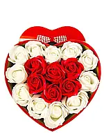 Букет цветов из декоративного мыла "Клетчатый бант" в коробке сердце 17 роз