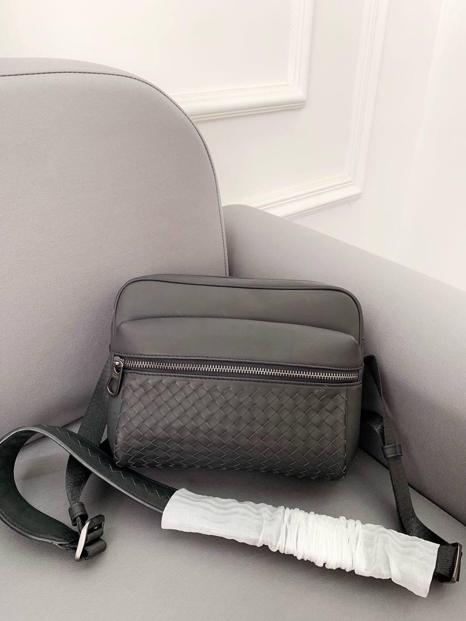 Чоловіча Чорна Сумка Месенджер Bottega Veneta