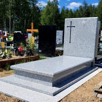 Європейський пам'ятник з термічною плиткою "Сіра Грань" 1500*2200