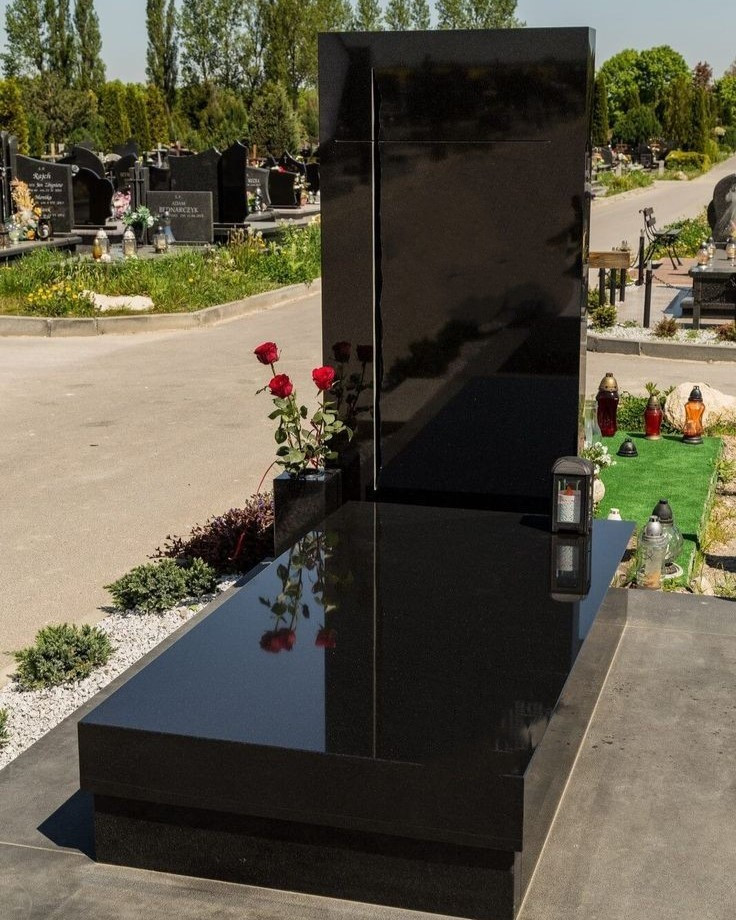 Європейський пам'ятник з термічною плиткою навколо Елегантна вічність 1400*2000