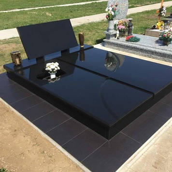 Європейський подвійний пам'ятник закритий квітник із граніту на могилу 2300*2500