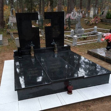 Європейський подвійний пам'ятник закритий квітник із граніту на могилу
