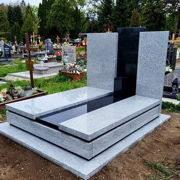 Європейський подвійний пам'ятник закритий квітник із граніту на могилу 2000*2000