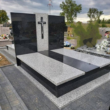 Європейський подвійний пам'ятник закритий квітник із граніту на могилу 2000*2000