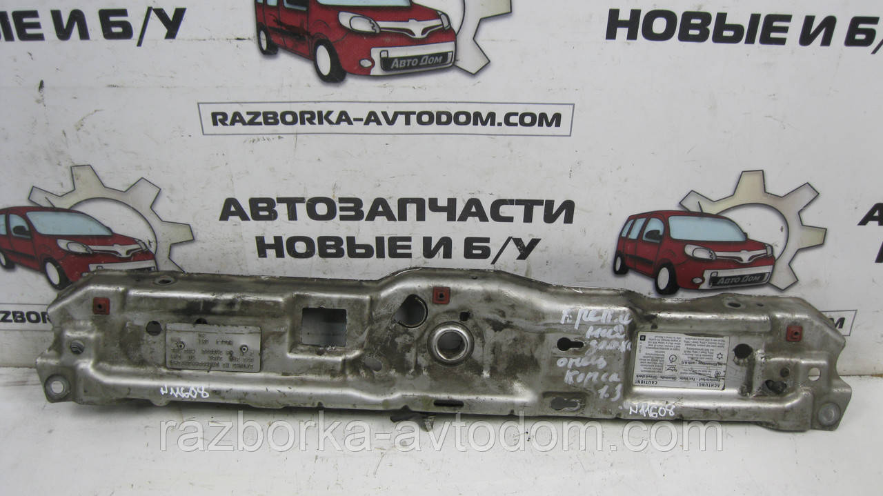 Панель передня центральна верхня Opel Corsa C (2000-2012) OE:9196479