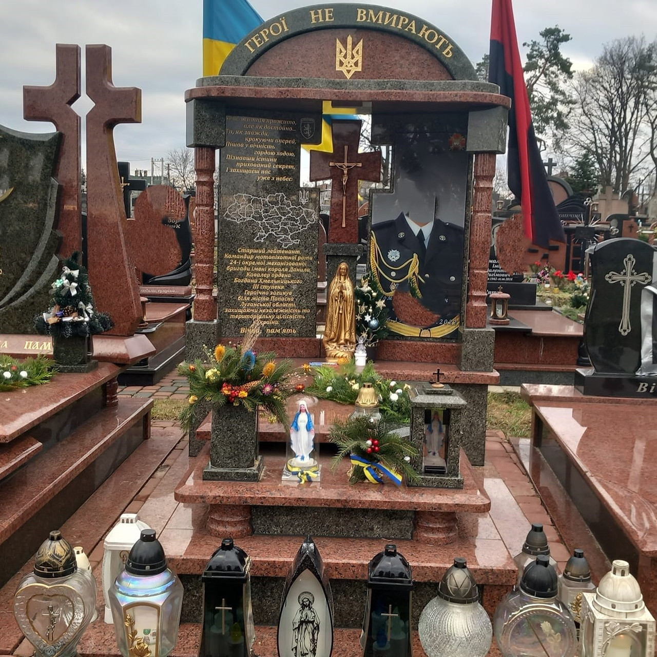 Пам'ятник герою України на могилу