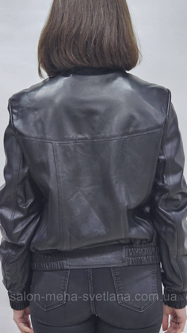 Куртка из натуральной кожи под резинку на молнии цвет-чёрный длина-55см 46р 48р 50р 52р ОГ-104,108 ОБ-108,112 - фото 3 - id-p15663828