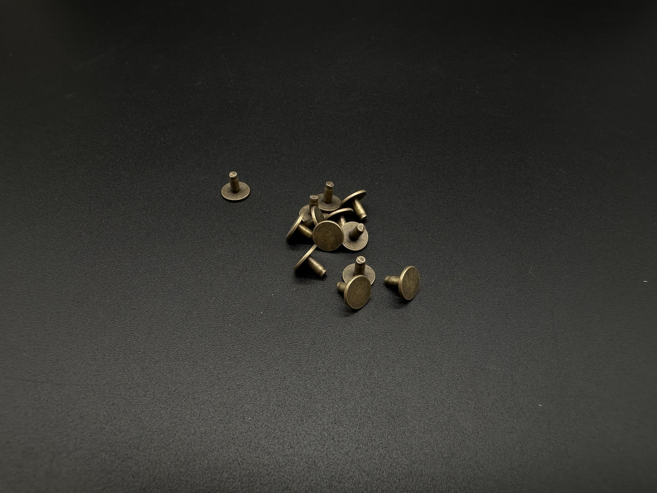 Кріплення, заклепки. Колір "стара латунь". 8х6,7мм