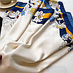Хустка жовто-синя патріотична з прапором України шовкова косинка жіноча атласна шаль біла з принтом квіти, фото 4