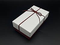 Коробка подарочная прямоугольная. Цвет бело-бордовая. 9х15х6см.