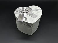 Коробка подарочная с ручками и бантиком. Сердце. Цвет серый. 15х12х12см.