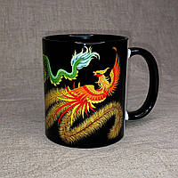 Чашка кольорова "Танок дракона з феніксом". Повністю чорна чашка.