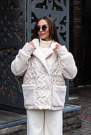 Комбинированная модная стеганая куртка демисезон фасон оверсайз средней длины утепленная молочная