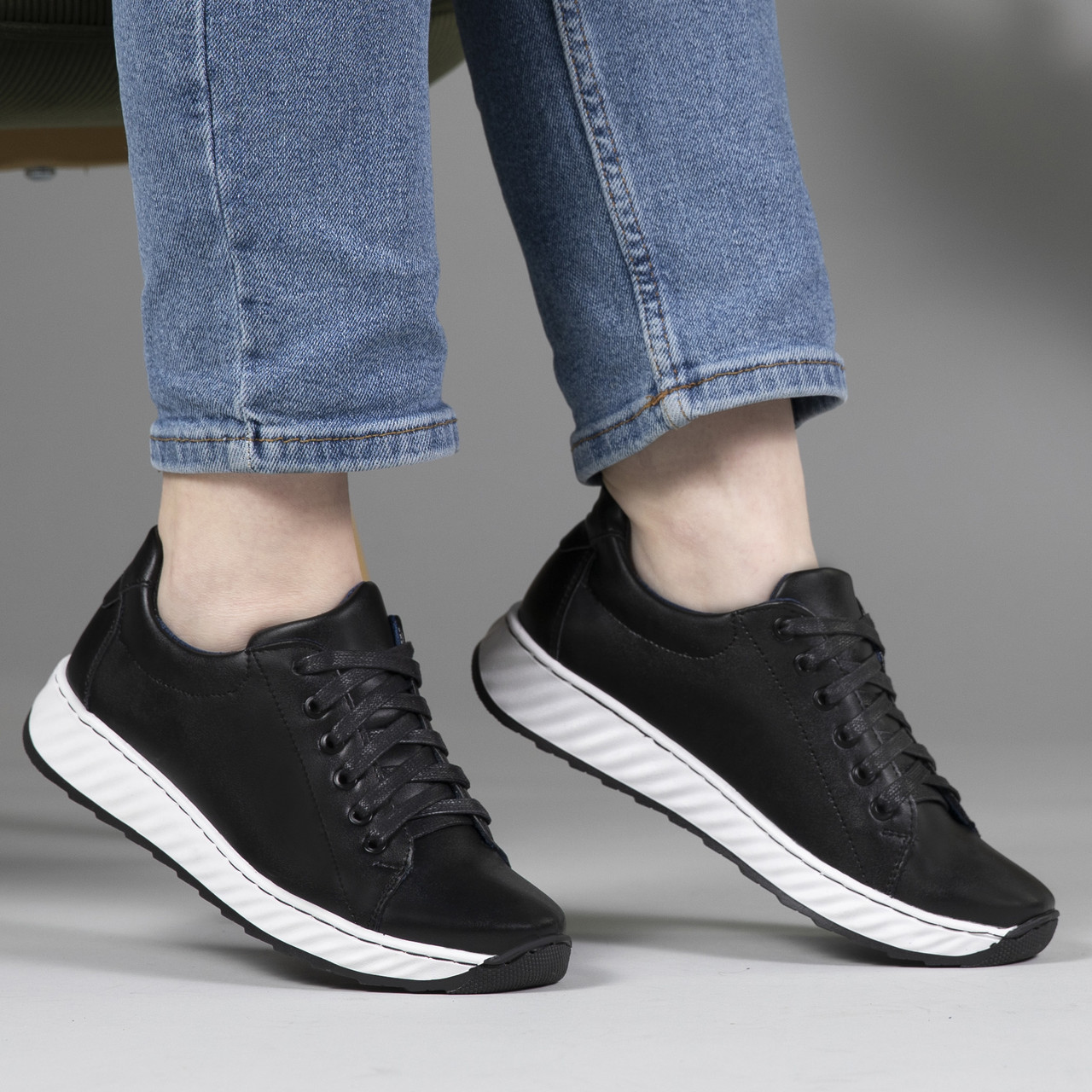 Кросівки жіночі чорні з пресованої шкіри (ЛК 11 чорні)