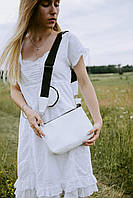 Женская сумка-багет из экокожи белая.