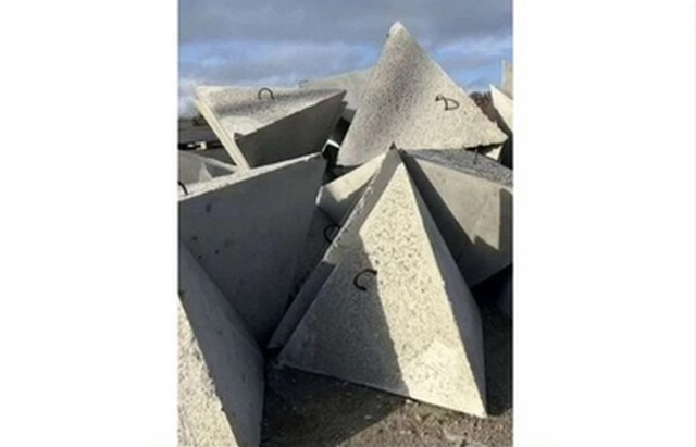 Тетраэдр бетонный ПО-1 (пирамида/зуб дракона) - фото 1 - id-p2113460485