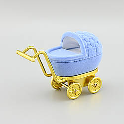 Футляр Коляска для каблучки сережок 42611 блакитний оксамит розмір 6.5х3.5 см